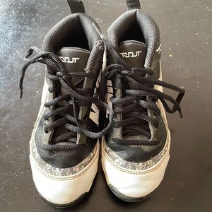 Boy Nike baseball cleats